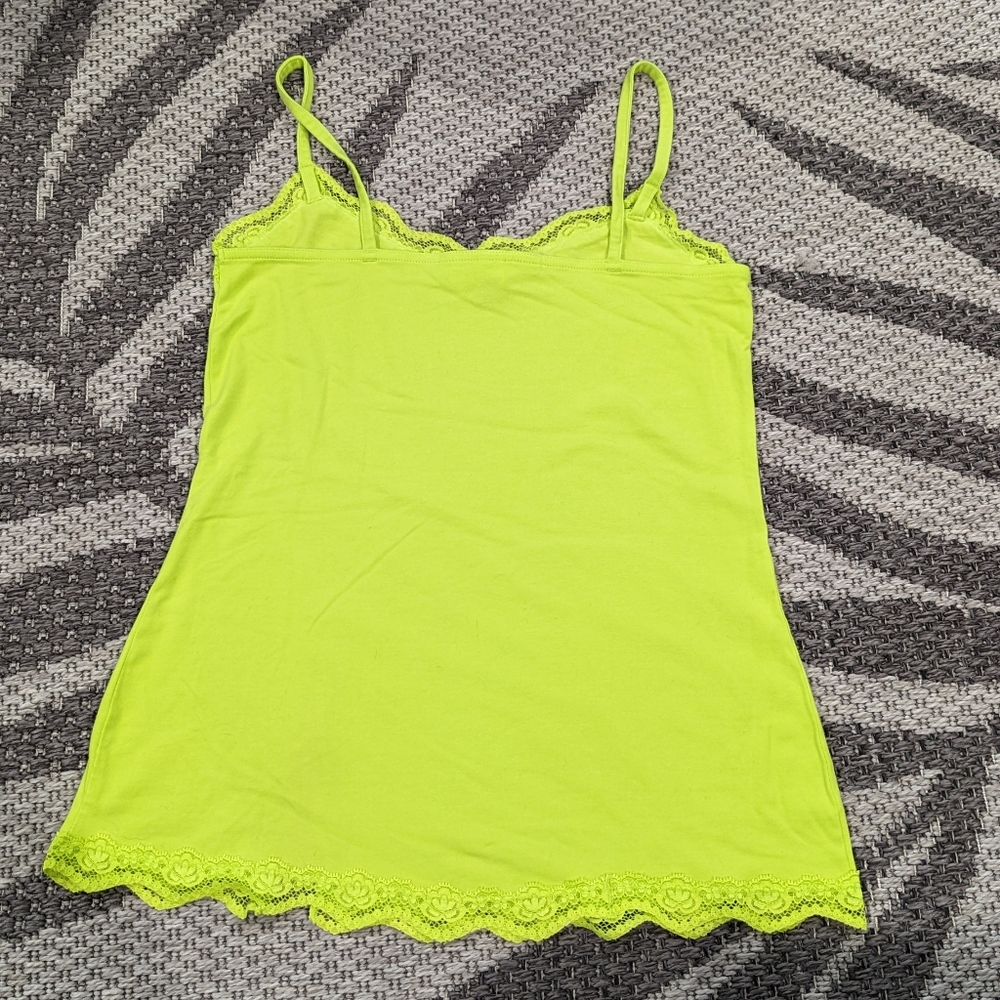 🌅 SOLD 🌅 PINK VS green lace trim camisole - Picture 2 of 6